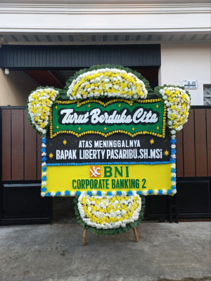 Papan Bunga Duka di Sukawana