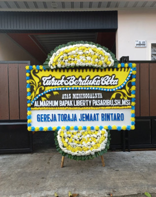 Papan Bunga Duka di Sukawana